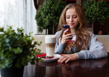 Keeping Your Kids Safe Online: Mobile Phones and Smartphones Guide